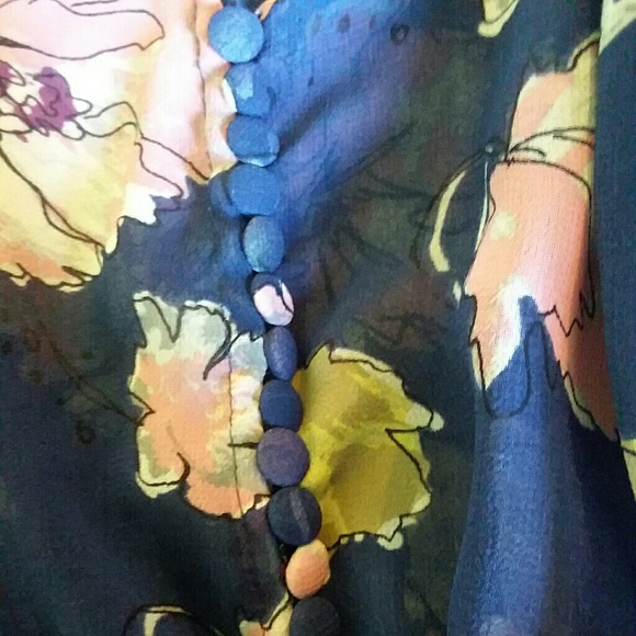 Pretty blouse - Picture 4 of 4